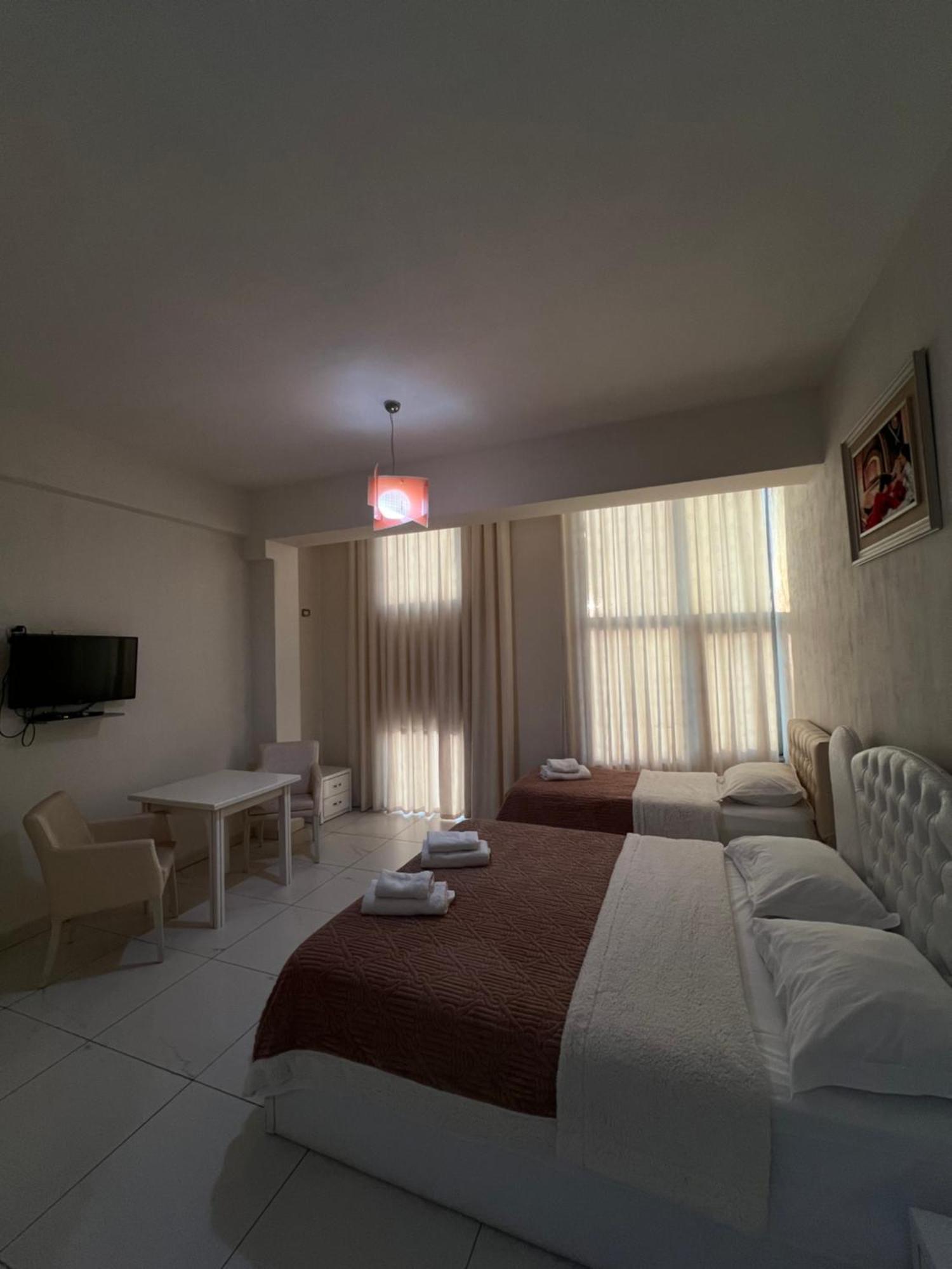 Grand Hotel Gjyshi Qerrexhias Екстериор снимка