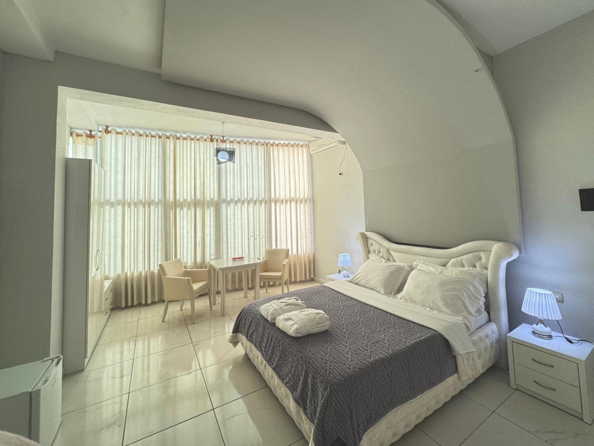 Grand Hotel Gjyshi Qerrexhias Екстериор снимка