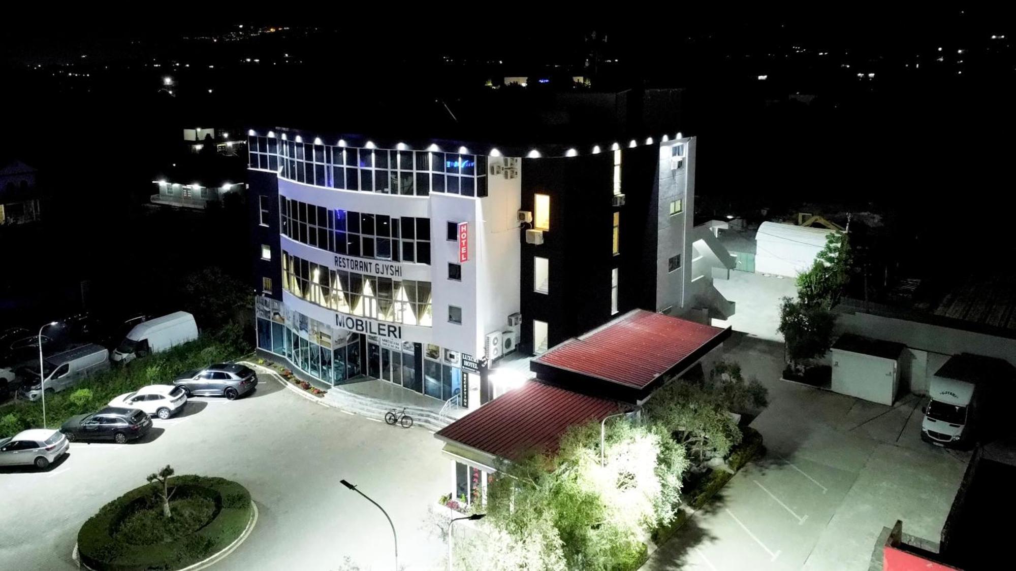 Grand Hotel Gjyshi Qerrexhias Екстериор снимка