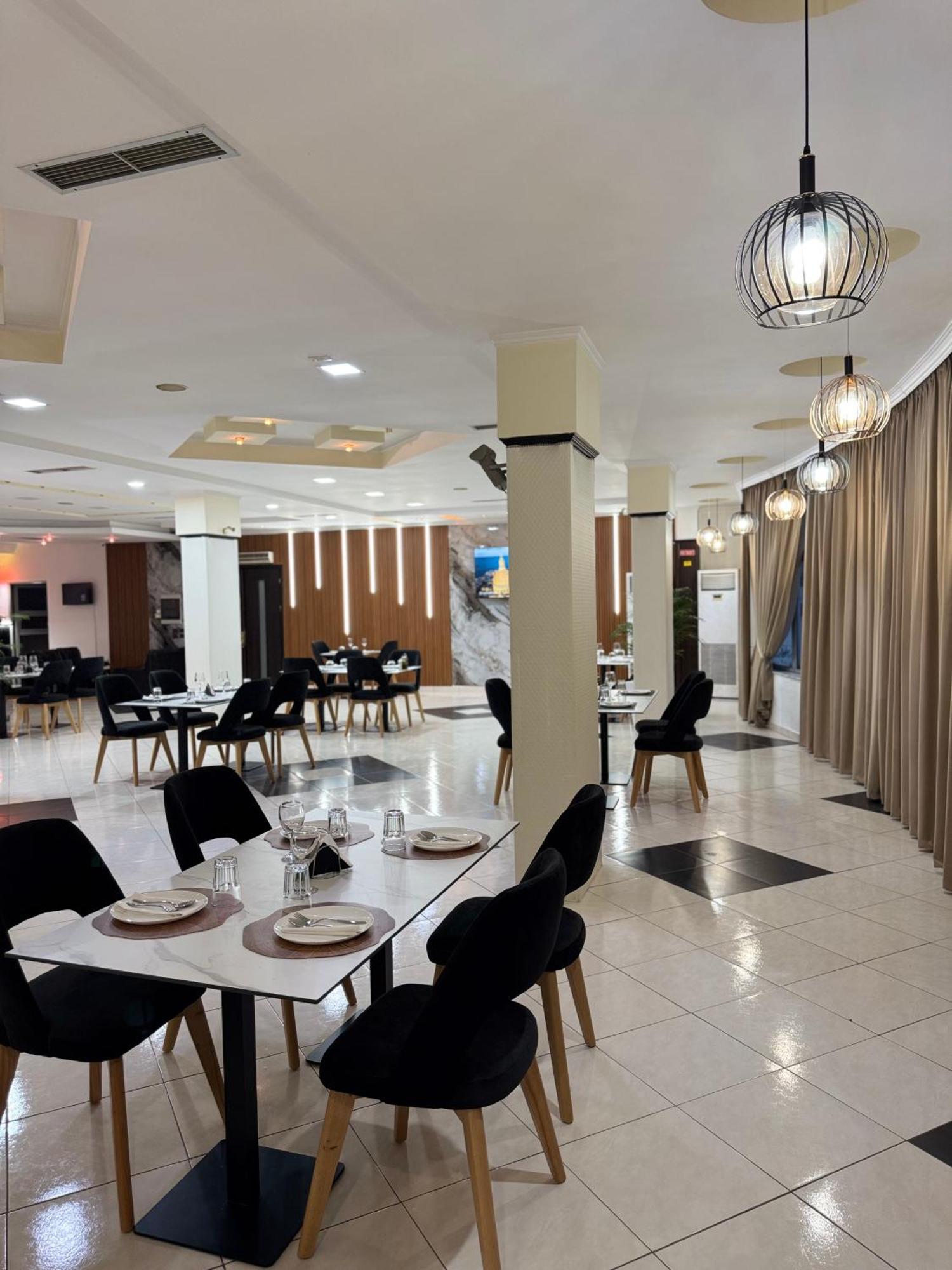 Grand Hotel Gjyshi Qerrexhias Екстериор снимка